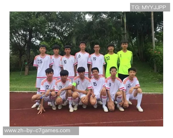 拉孜县中学足球队球星崛起 展现青春风采引领校园足球新潮流